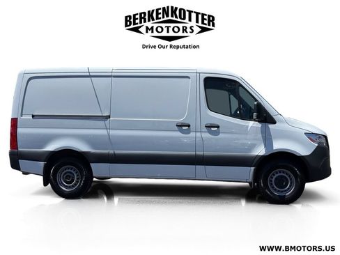 Used 2022 Mercedes-Benz Sprinter 1500 image 2