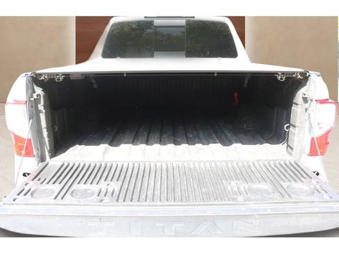 Used 2018 Nissan Titan PRO-4X AWD/4WD image 10