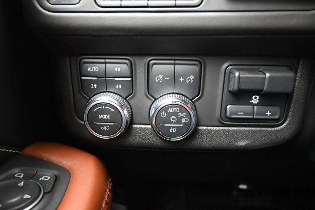 Used 2023 GMC Yukon Denali Ultimate AWD/4WD image 12