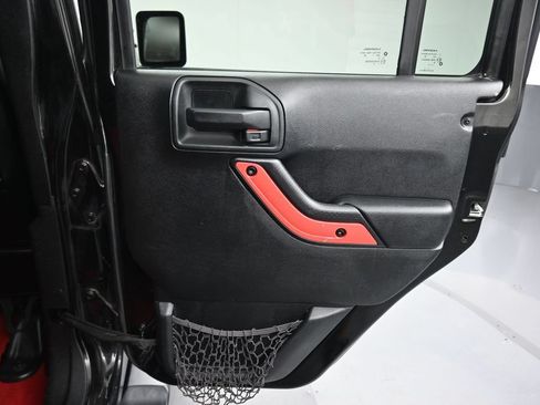 Used 2017 Jeep Wrangler Unlimited Sahara w/ Connectivity Group AWD/4WD image 26
