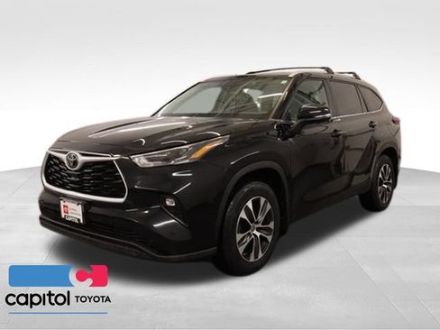 Certified 2023 Toyota Highlander XLE AWD/4WD image 6