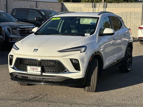 Used 2024 Buick Encore GX Sport Touring image 8