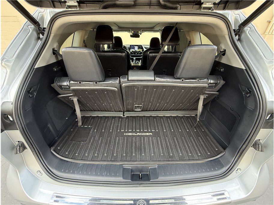 Used 2022 Toyota Highlander Platinum FWD image 31