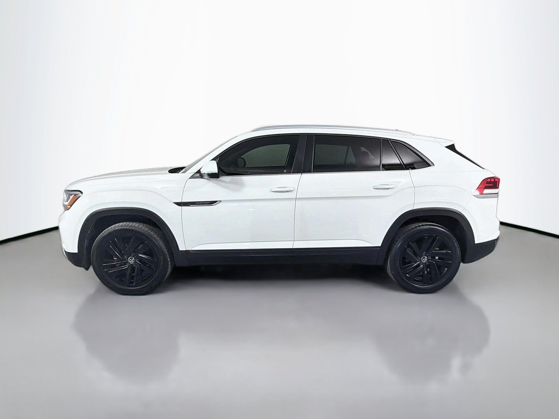 Used 2022 Volkswagen Atlas Cross Sport SE FWD image 8