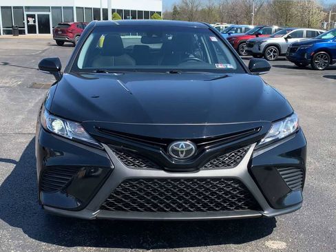 Used 2019 Toyota Camry SE w/ Convenience Package image 3