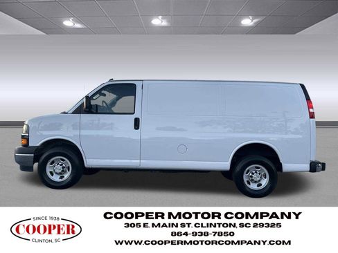 Used 2023 Chevrolet Express 2500 w/ Driver Convenience Package image 4