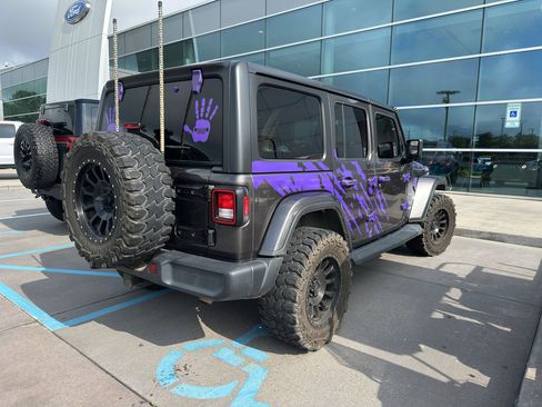 Used 2019 Jeep Wrangler Unlimited Sahara AWD/4WD image 4