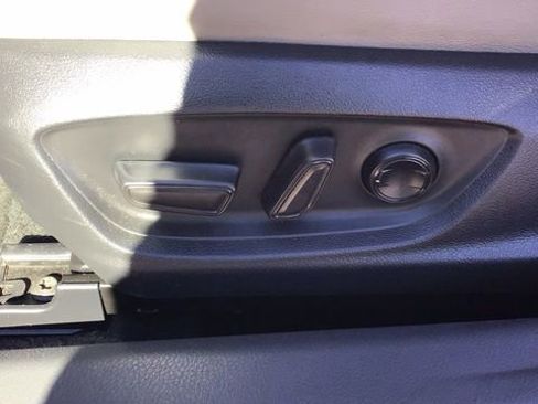 Used 2022 Toyota Camry SE image 18