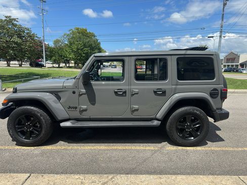 Used 2021 Jeep Wrangler Unlimited Sahara AWD/4WD image 7