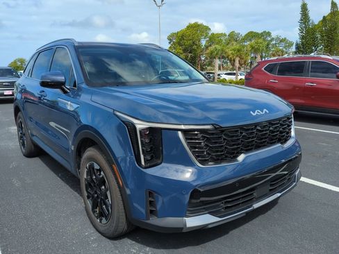 Certified 2025 Kia Sorento S w/ Panoramic Sunroof Package image 2