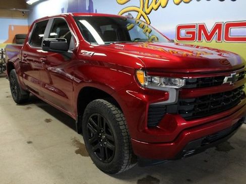 Used 2024 Chevrolet Silverado 1500 RST w/ Z71 Off-Road Package AWD/4WD image 3