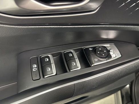 Used 2024 Kia Sorento S image 18