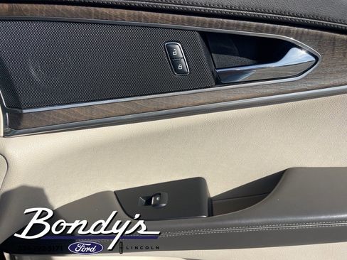 Used 2017 Lincoln MKX Reserve image 23