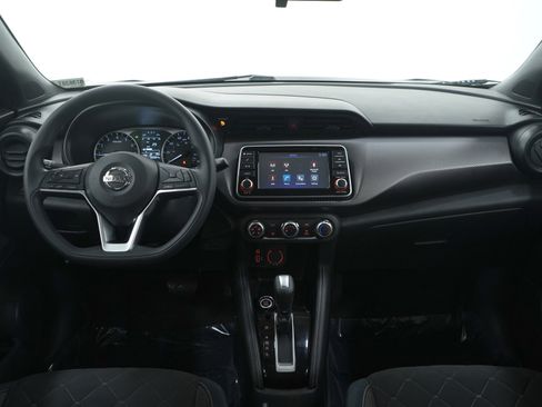 Used 2018 Nissan Kicks S image 15