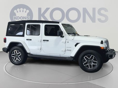 Used 2024 Jeep Wrangler Unlimited Sahara w/ Technology Group AWD/4WD image 12