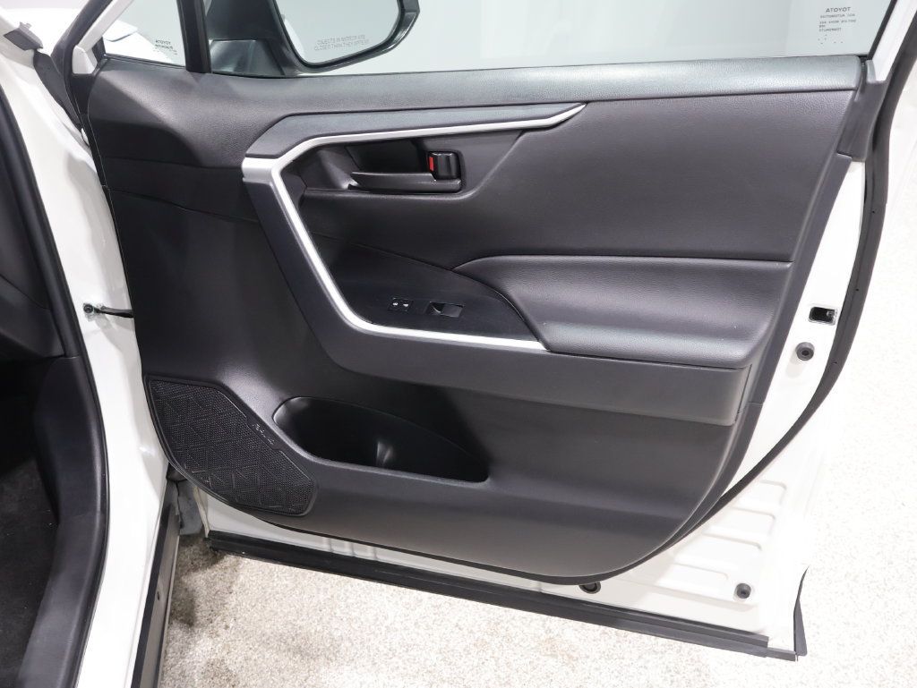 Used 2025 Toyota RAV4 LE AWD/4WD image 23