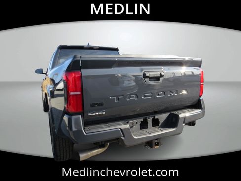 Used 2024 Toyota Tacoma SR5 AWD/4WD image 7