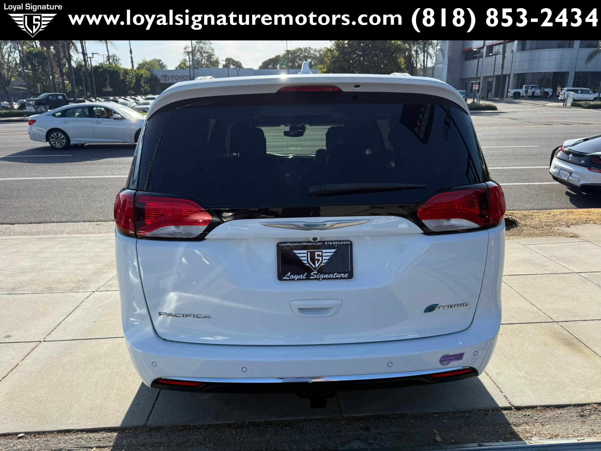Used 2018 Chrysler Pacifica Limited w/ Advanced Safetytec Group FWD image 6