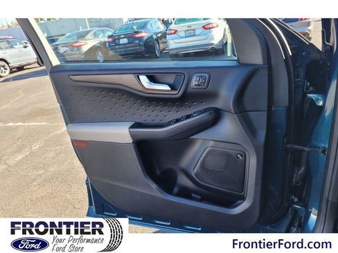 Used 2020 Ford Escape Titanium image 14