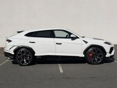 Used 2023 Lamborghini Urus Performante image 3