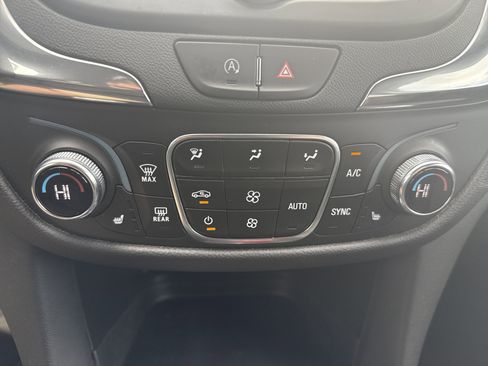 Used 2023 Chevrolet Equinox LT image 58