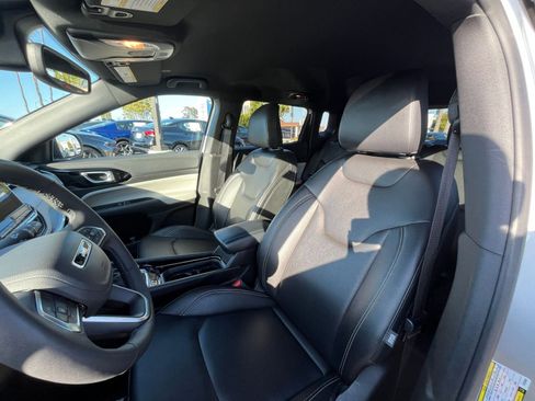 Used 2025 Jeep Compass Limited AWD/4WD image 37