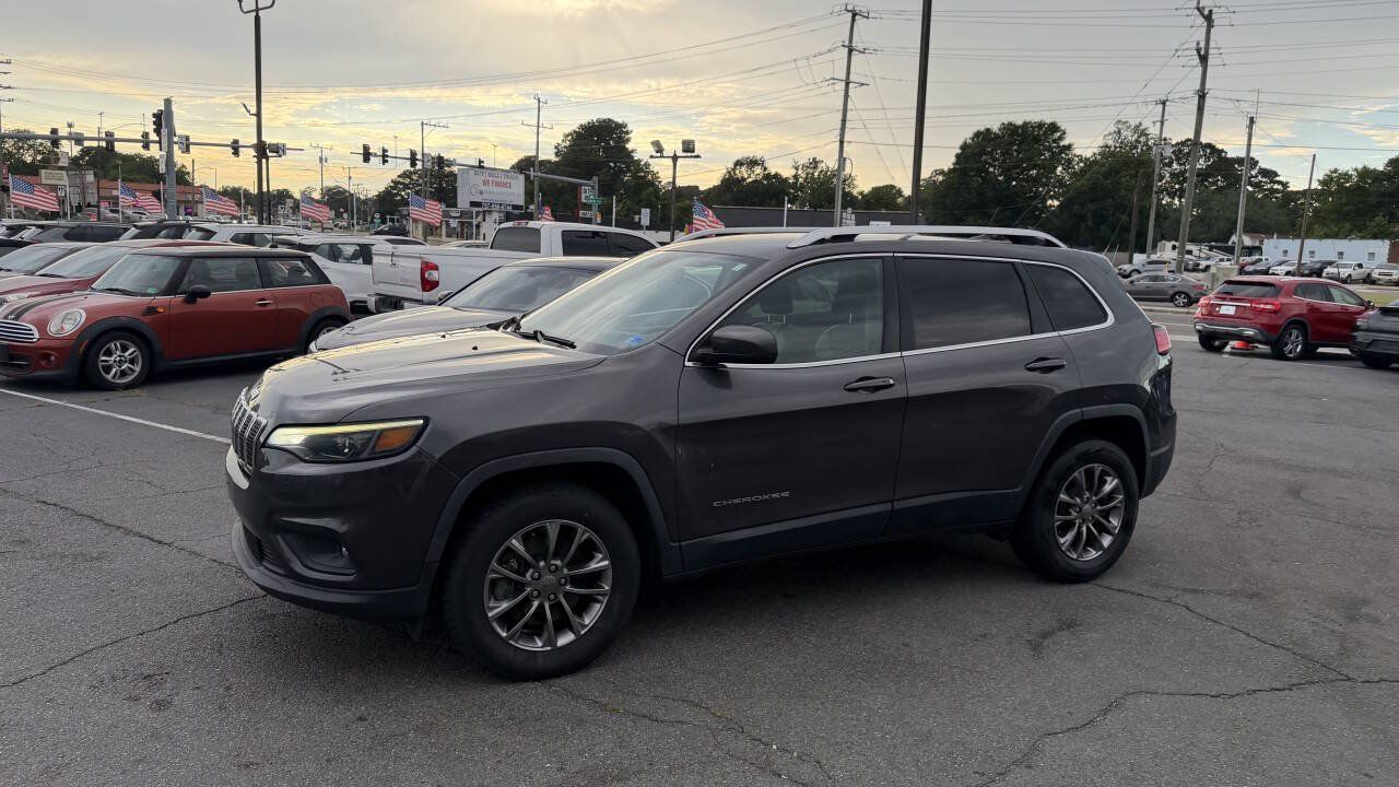 Used 2019 Jeep Cherokee Latitude Plus w/ Cold Weather Group AWD/4WD image 6