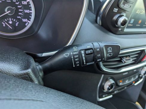 Used 2020 Hyundai Santa Fe SE image 32