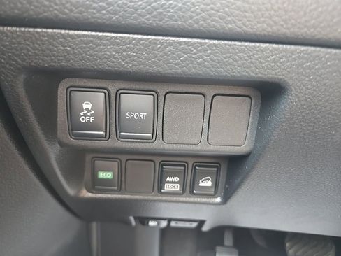 Used 2015 Nissan Rogue SV AWD/4WD image 16