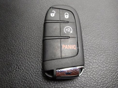 Used 2020 Jeep Renegade Latitude w/ Cold Weather Group image 32