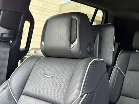 Used 2025 Cadillac Escalade Premium Luxury AWD/4WD image 23