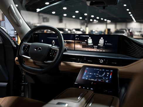 Used 2025 INFINITI QX80 Sensory AWD/4WD image 24