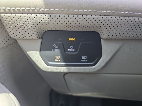 Used 2025 Volkswagen Atlas SEL AWD/4WD image 28