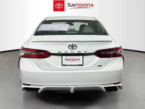 Used 2018 Toyota Camry SE FWD image 5