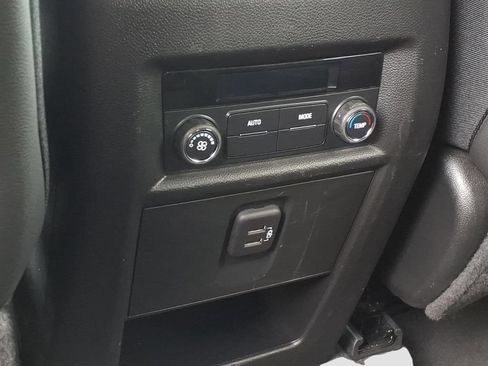 Used 2023 Chevrolet Traverse LT FWD image 21