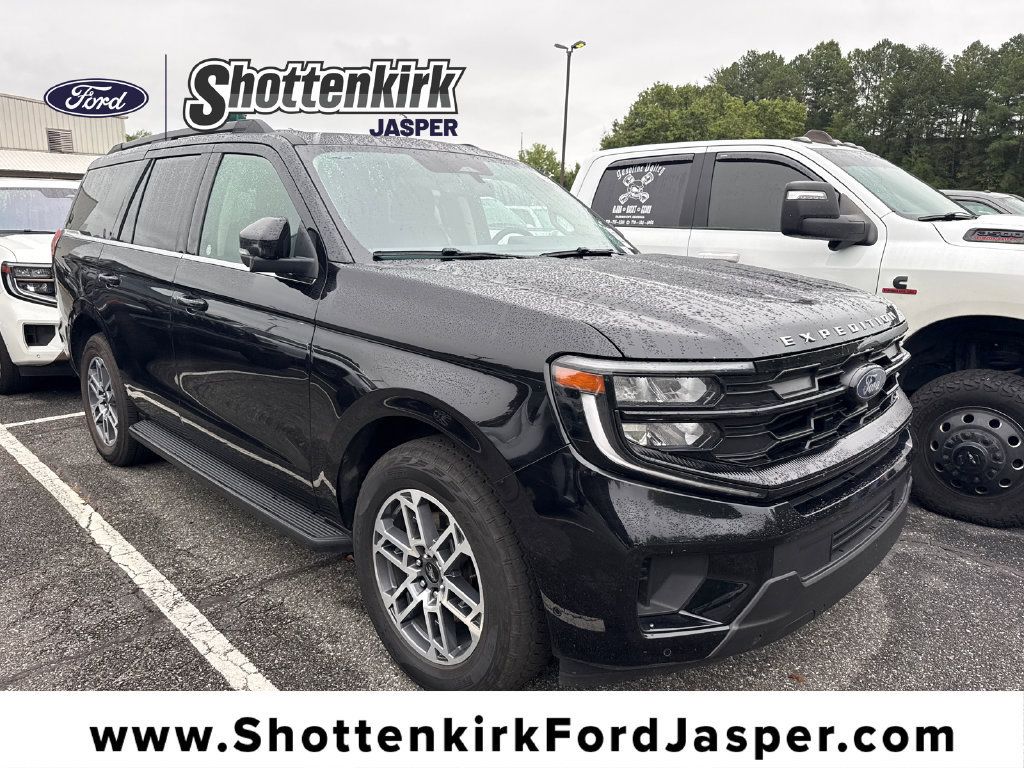 Used 2025 Ford Expedition Active AWD/4WD image 1