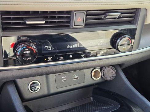 Used 2023 Nissan Rogue SV image 22