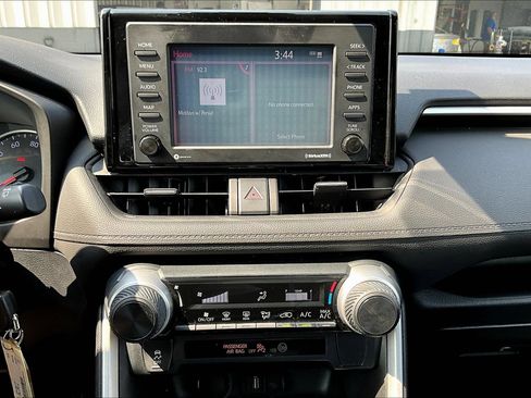 Used 2022 Toyota RAV4 LE FWD image 11