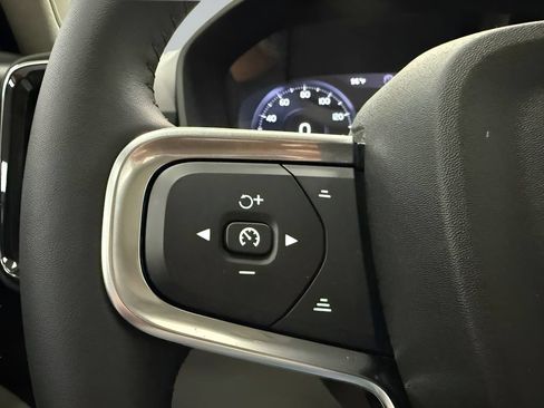 Used 2021 Volvo XC40 T5 Momentum w/ Premium Package AWD/4WD image 17