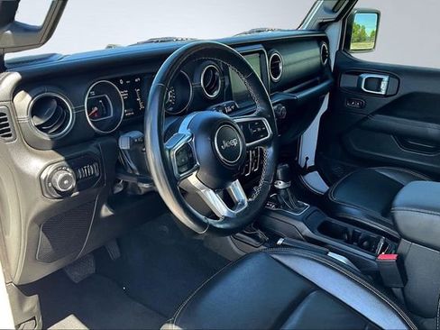 Used 2022 Jeep Wrangler Unlimited Sahara w/ Cold Weather Group AWD/4WD image 18