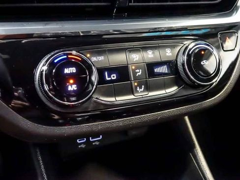 Certified 2025 Buick Envista Sport Touring FWD image 23