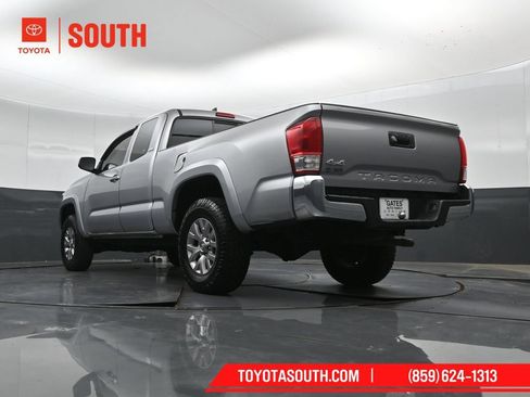 Used 2016 Toyota Tacoma SR5 AWD/4WD image 40