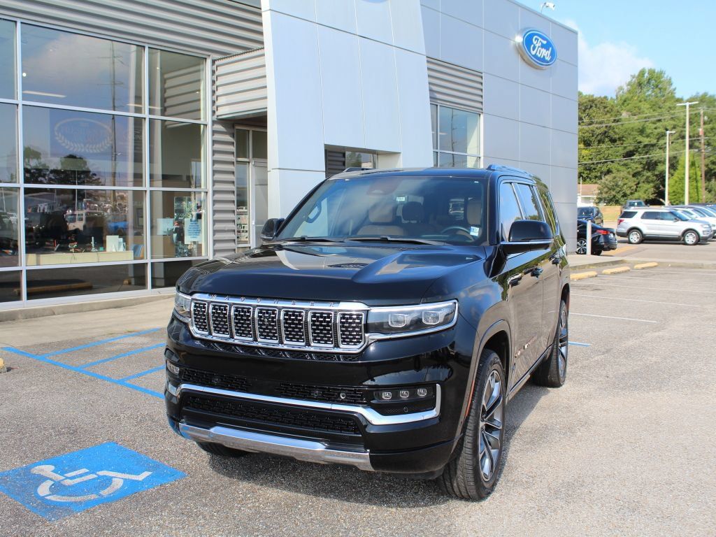 Used 2023 Jeep Grand Wagoneer Series III w/ Rear Seat Video Group 1 AWD/4WD image 10