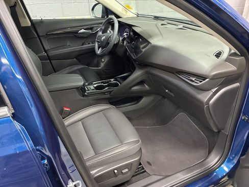 Used 2023 Buick Envision Essence image 7