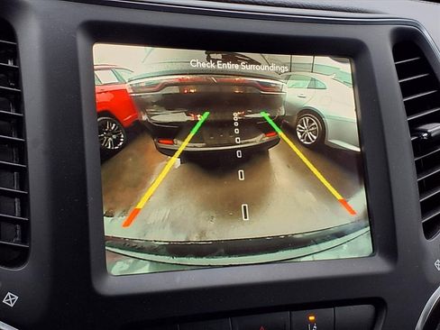 Certified 2023 Jeep Cherokee Altitude Lux image 9