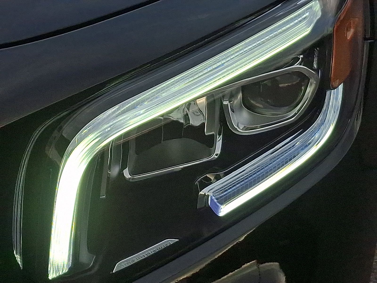 Used 2021 Mercedes-Benz GLB 250 4MATIC image 9