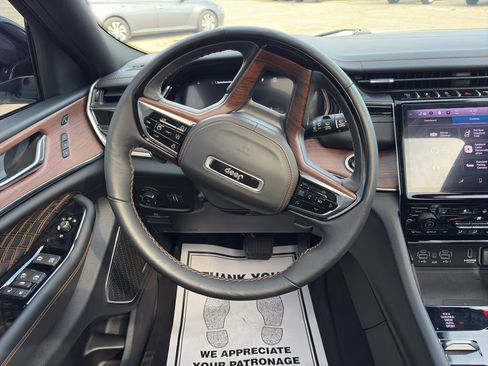 Used 2025 Jeep Grand Cherokee L Summit w/ Advanced Protech Group IV AWD/4WD image 13