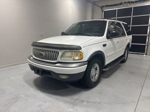 Used 2000 Ford Expedition XLT image 3