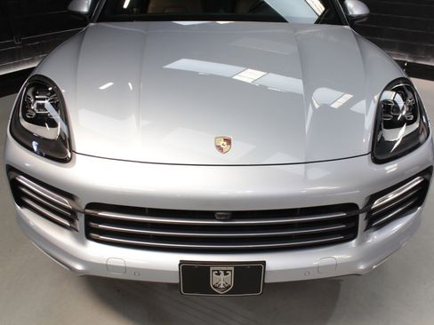 Used 2019 Porsche Cayenne w/ Premium Package AWD/4WD image 7
