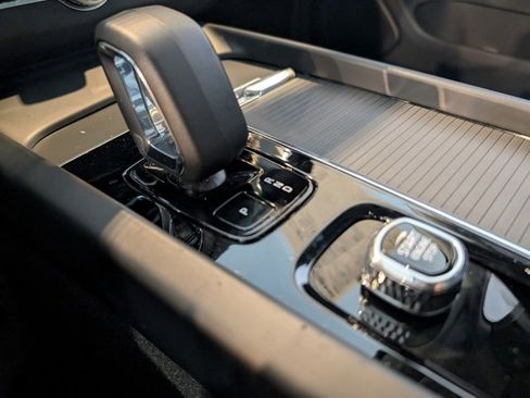 Used 2025 Volvo XC60 B5 Core w/ Protection Package Premier image 22